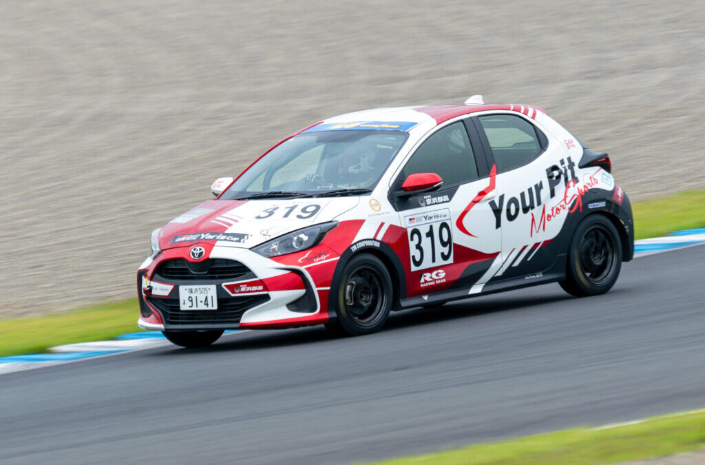 モータースポーツ「Yaris Cup 2025 関東シリーズ第1戦」の写真撮影を行いました。