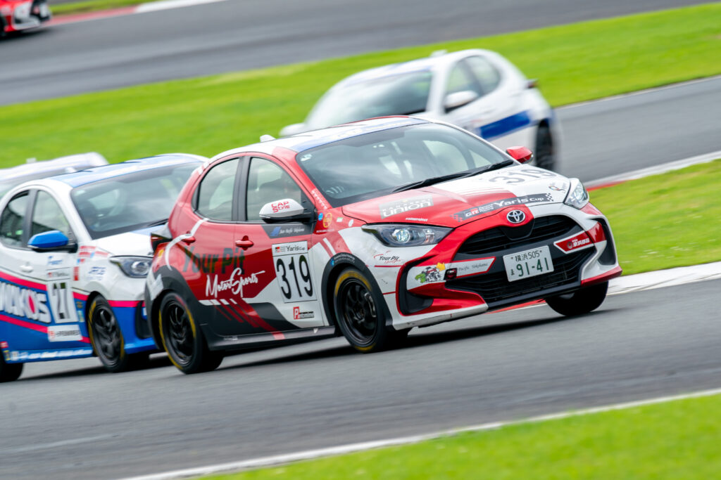 モータースポーツ「Yaris Cup 2024 関東シリーズ第1戦」の写真撮影を行いました。